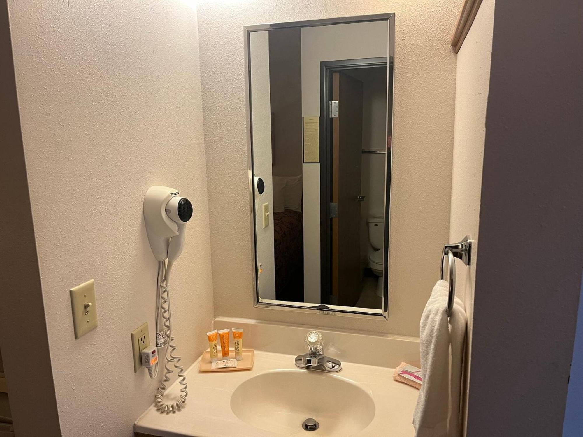 Country Haven Inn Burlington エクステリア 写真